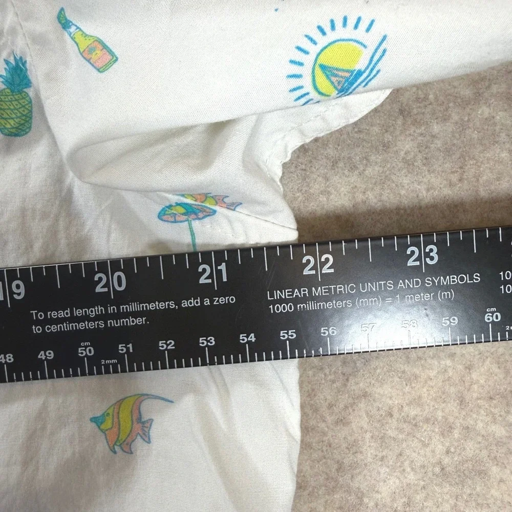Chubbies Mens M White All Over TROPICAL PINEAPPLE BEER FRIDAY Button SS24CA0778A